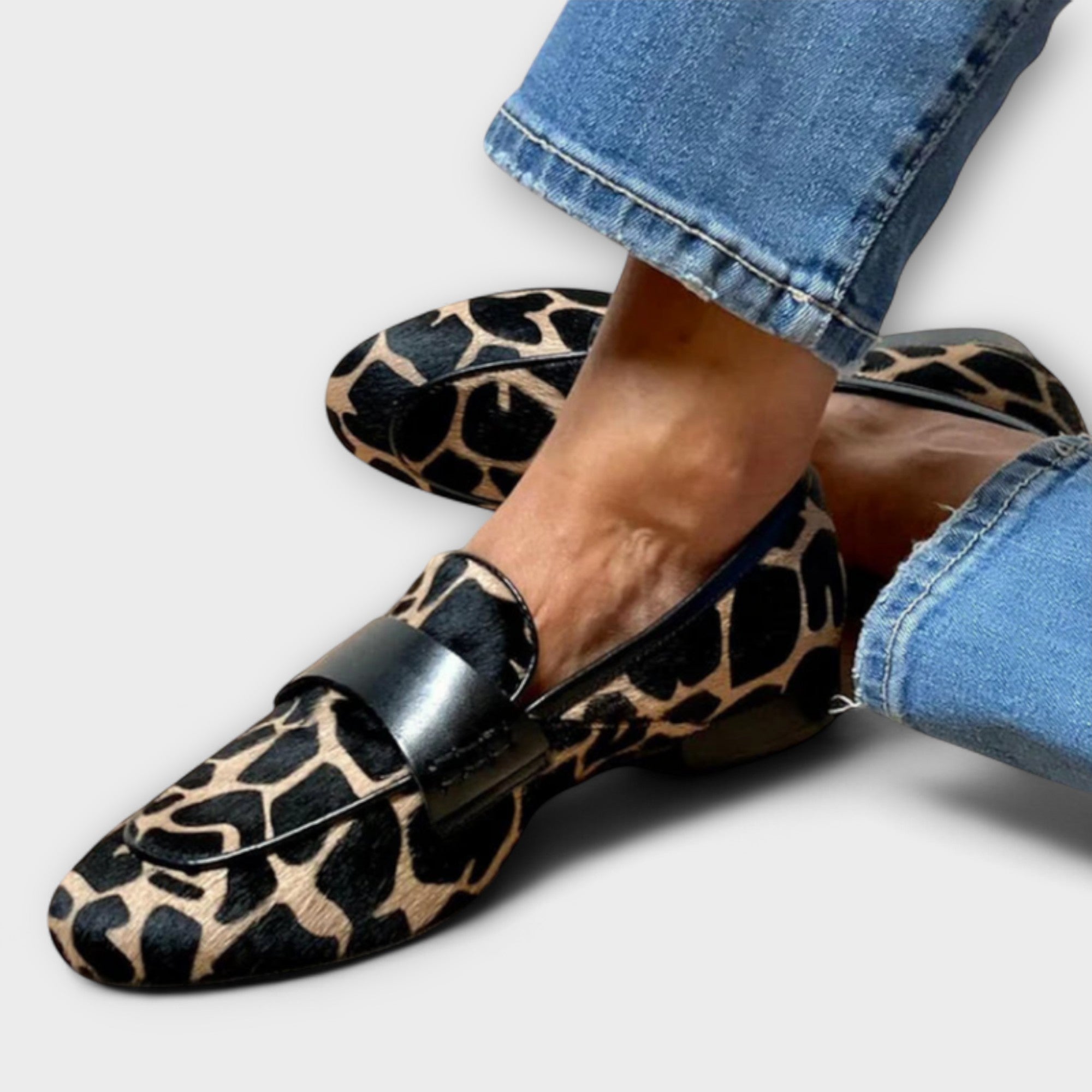 Claire – Pantofi Loafer Clasic cu Design Animalier