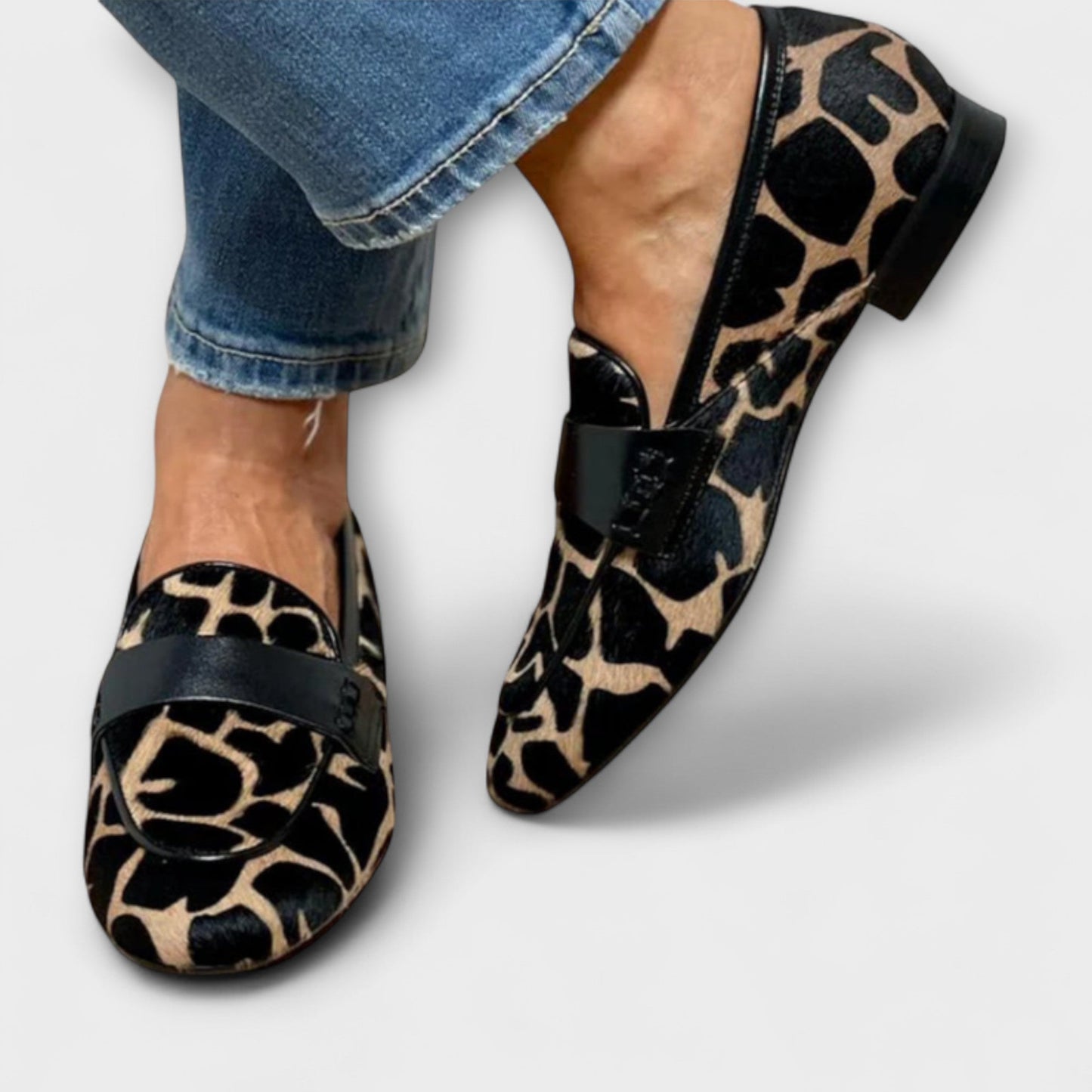 Claire – Pantofi Loafer Clasic cu Design Animalier