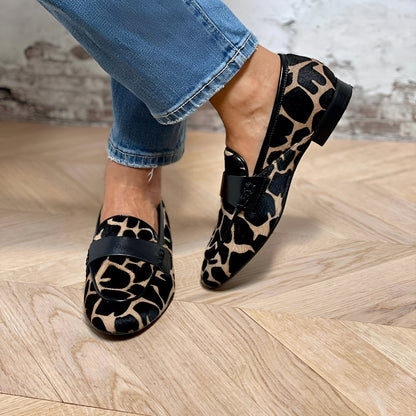 Claire – Pantofi Loafer Clasic cu Design Animalier